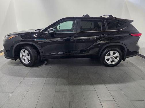 Midnight Black Metallic 2023 Toyota Highlander LE