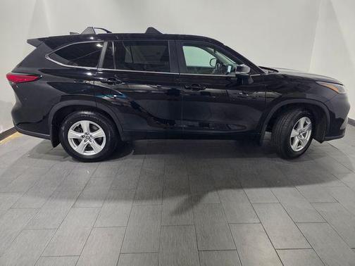Midnight Black Metallic 2023 Toyota Highlander LE