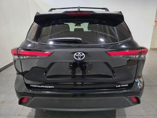 Midnight Black Metallic 2023 Toyota Highlander LE