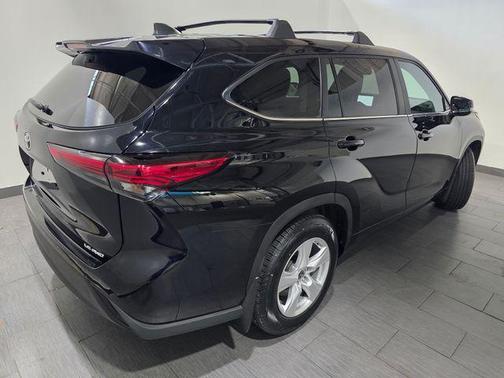 Midnight Black Metallic 2023 Toyota Highlander LE