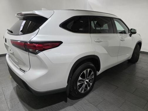 Wind Chill Pearl 2022 Toyota Highlander XLE