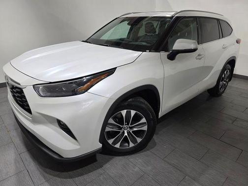 Wind Chill Pearl 2022 Toyota Highlander XLE