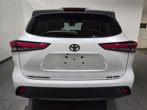 Wind Chill Pearl 2022 Toyota Highlander XLE