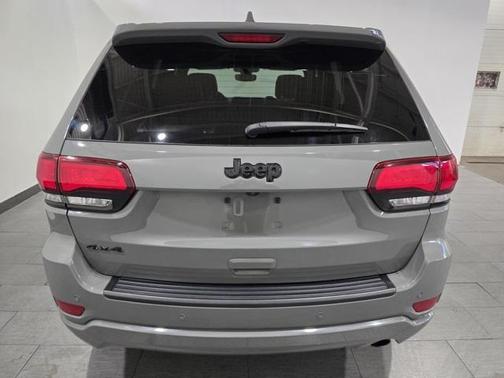 2022 Jeep Grand Cherokee Laredo