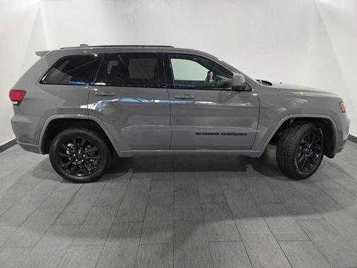 2022 Jeep Grand Cherokee Laredo