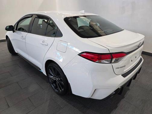 Ice Cap 2023 Toyota Corolla SE