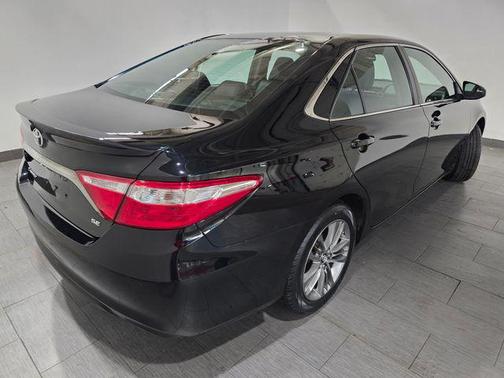 Midnight Black Metallic 2017 Toyota Camry SE