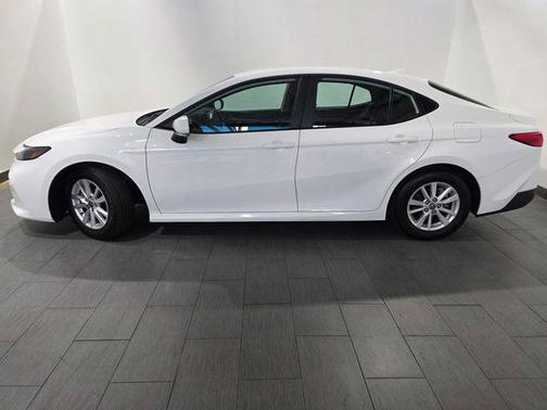 Ice 2026 Toyota Camry LE