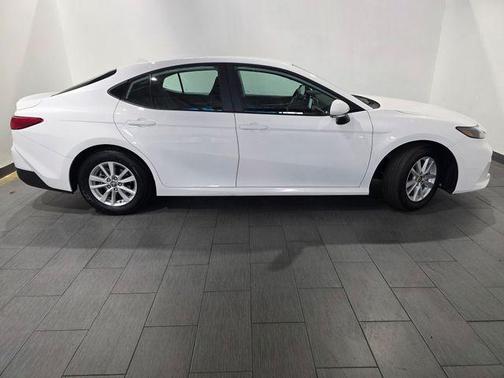 Ice 2026 Toyota Camry LE