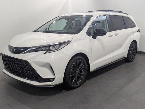 2022 Toyota Sienna XSE 7 Passenger