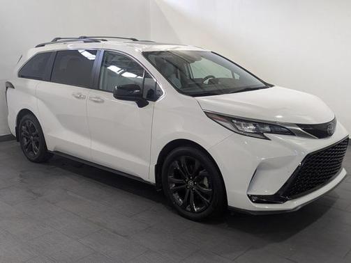 2022 Toyota Sienna XSE 7 Passenger