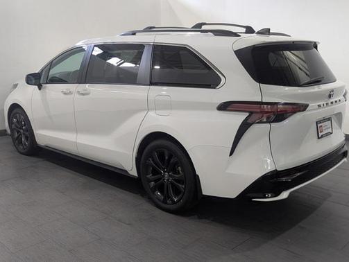 2022 Toyota Sienna XSE 7 Passenger