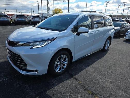 2025 Toyota Sienna Limited 7-Passenger