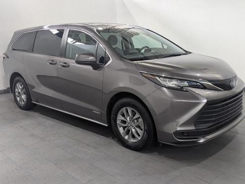 2021 Toyota Sienna LE