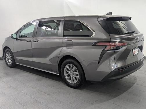 2021 Toyota Sienna LE