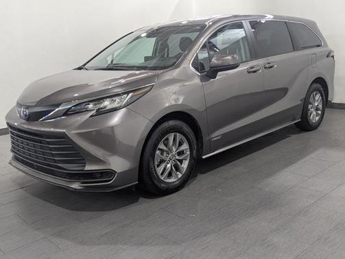2021 Toyota Sienna LE