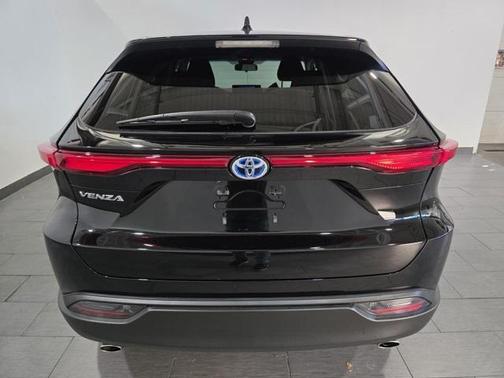 2023 Toyota Venza LE