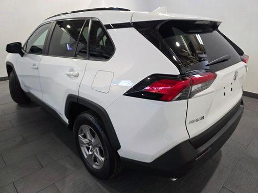 Ice Cap 2025 Toyota RAV4 Hybrid XLE