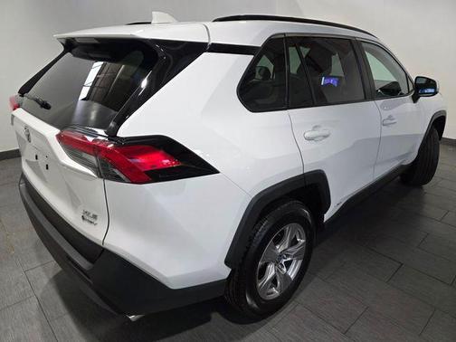 Ice Cap 2025 Toyota RAV4 Hybrid XLE