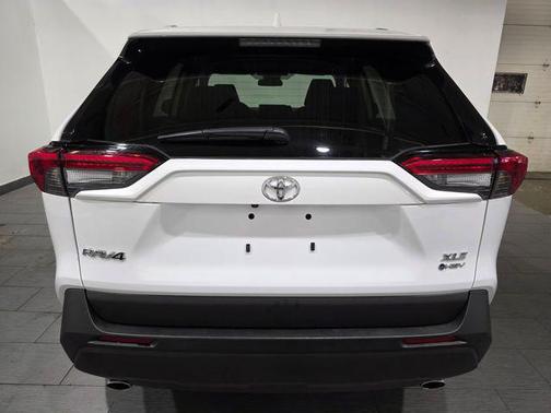 Ice Cap 2025 Toyota RAV4 Hybrid XLE