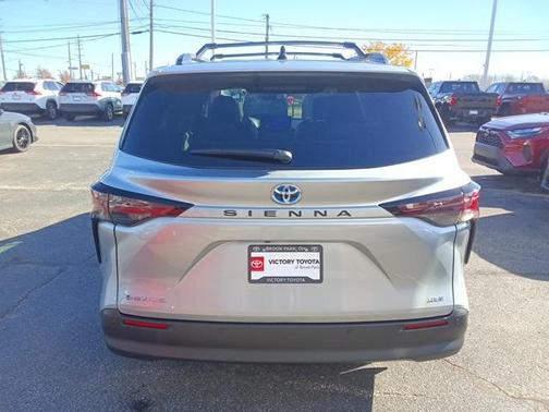 2025 Toyota Sienna XLE