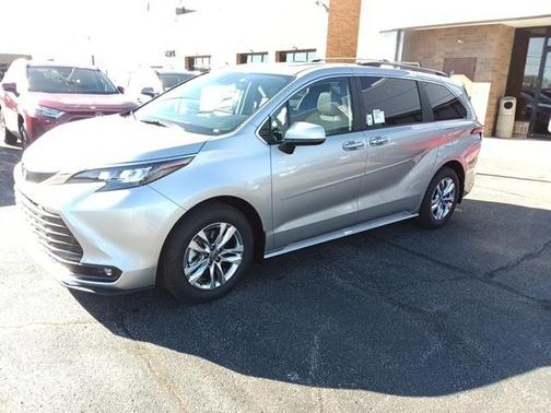2025 Toyota Sienna XLE