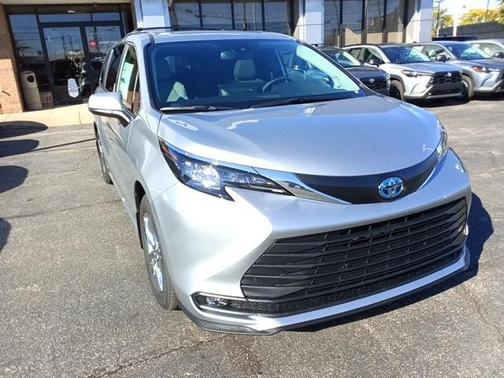 2025 Toyota Sienna XLE