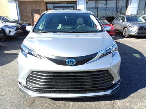 2025 Toyota Sienna XLE