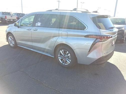 2025 Toyota Sienna XLE