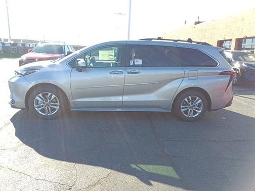 2025 Toyota Sienna XLE