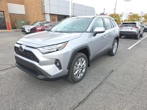 2025 Toyota RAV4 XLE Premium