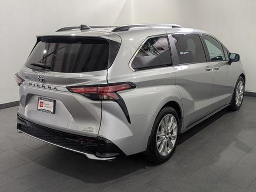 2022 Toyota Sienna XSE 7 Passenger