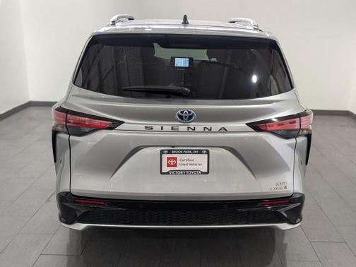 2022 Toyota Sienna XSE 7 Passenger