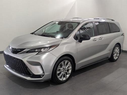 2022 Toyota Sienna XSE 7 Passenger