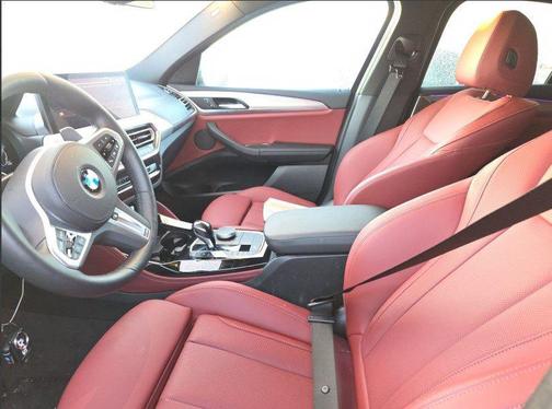 2025 BMW X4 xDrive30i