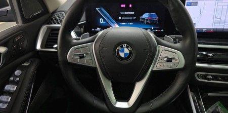 Black Sapphire Metallic 2023 BMW X7 xDrive40i