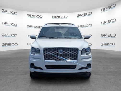 Pristine White Metallic Tri-Coat 2023 Lincoln Navigator Reserve
