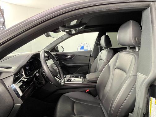 Orca Black Metallic 2021 Audi Q8 55 Prestige