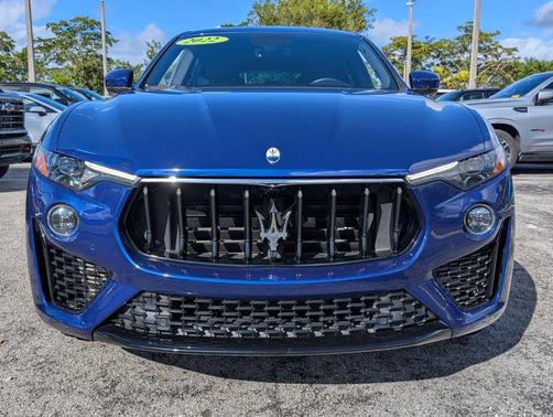 Blu Emozione Metallic 2022 Maserati Levante Modena