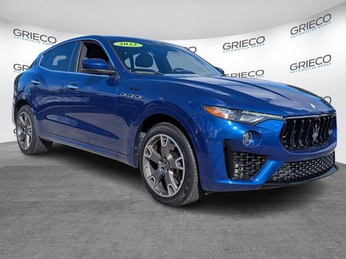 Blu Emozione Metallic 2022 Maserati Levante Modena