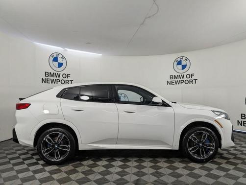 Alpine White 2026 BMW X2 xDrive28i