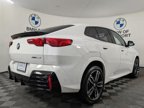 Alpine White 2026 BMW X2 xDrive28i