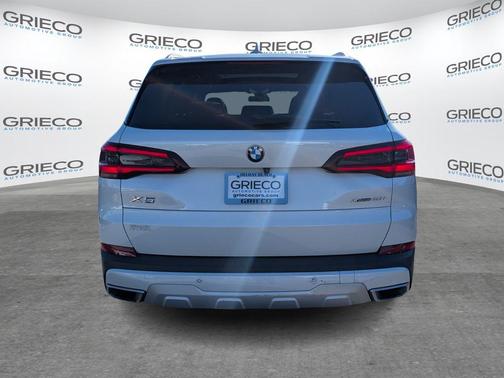 Mineral White Metallic 2023 BMW X5 xDrive40i