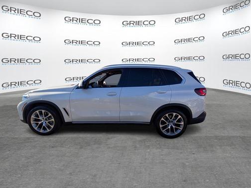 Mineral White Metallic 2023 BMW X5 xDrive40i