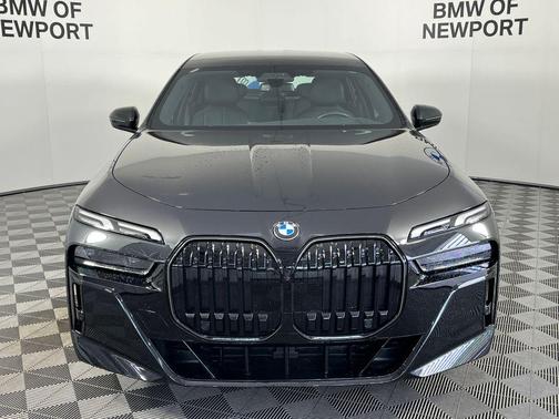 Black Sapphire Metallic 2025 BMW 740 740i xDrive