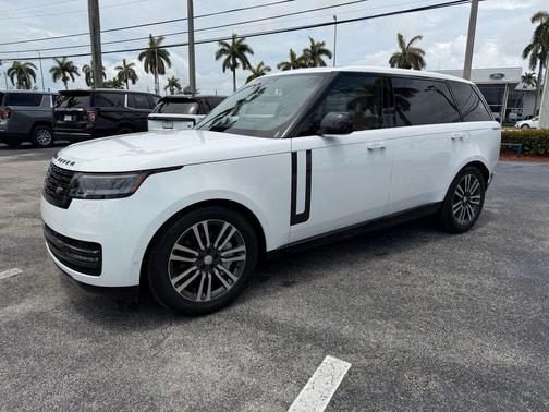 Fuji White 2025 Land Rover Range Rover SE
