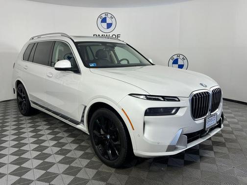 Mineral White Metallic 2024 BMW X7 xDrive40i