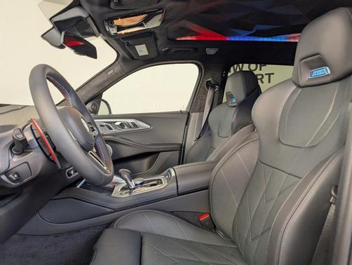 2025 BMW XM Base
