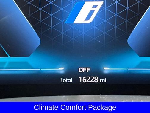 Alpine White 2024 BMW X5 PHEV xDrive50e