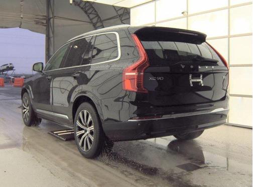 2025 Volvo XC90 B5 Core